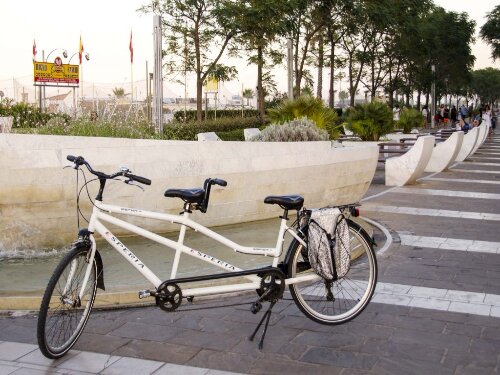 Un fantastico tandem a noleggio per una pedalata di coppia sul lungomare di Riccione