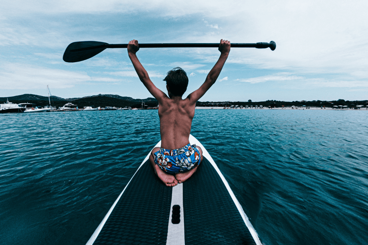 Praticare SUP: il nuovo modo di vivere il mare durante la tua vacanza a Riccione