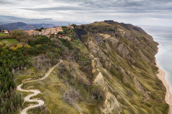 In moto alla Panoramica del San Bartolo, partendo da Riccione